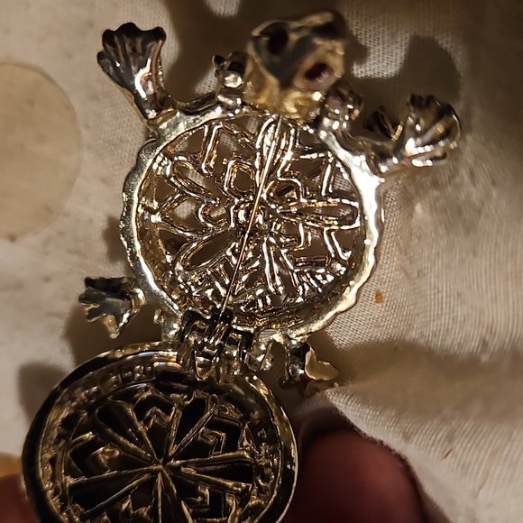 Vintage locket turtle brooch - Picture 10 of 11